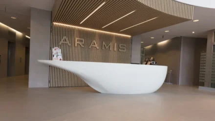 BetonDesign: Dysheme ose mur, me pamje industriale të teknologjisë së lartë Dysheme me dizajn industrial në ngjyra të ndryshme.