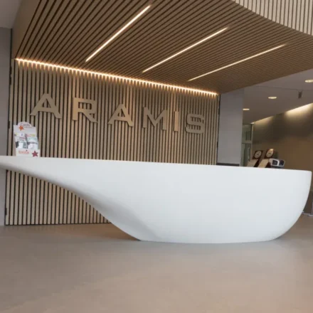 Dysheme me dizajn industrial në ngjyra të ndryshme.