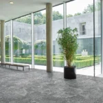 Pllakat e moketit Tessera, të famshme për performancën e tyre të jashtëzakonshme dhe stilin. Dysheme Profesionale Moketi Tessera nga Forbo Flooring Systems.