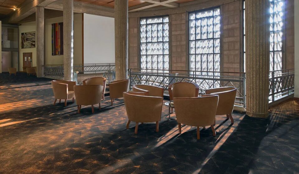 Dysheme profesionale për hoteleri dhe ambiente shërbimi nga Forbo Flooring Systems.